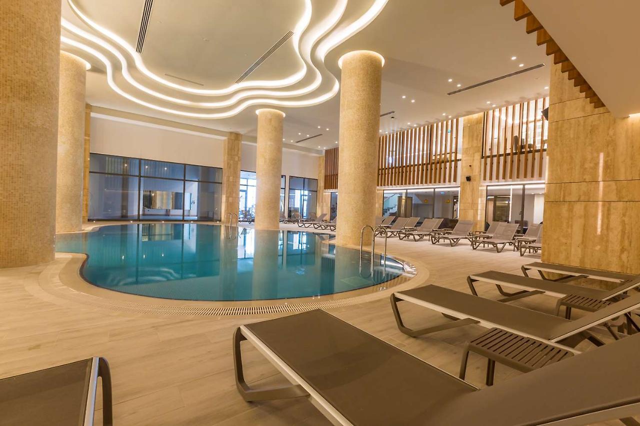 Radisson Blu Hotel Trabzon Eksteriør bilde The swimming pool at the hotel