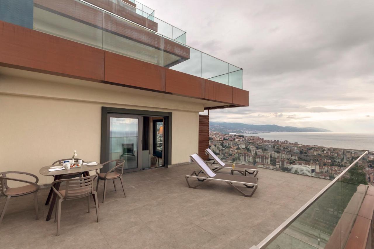 Radisson Blu Hotel Trabzon Eksteriør bilde 3D rendering of a balcony
