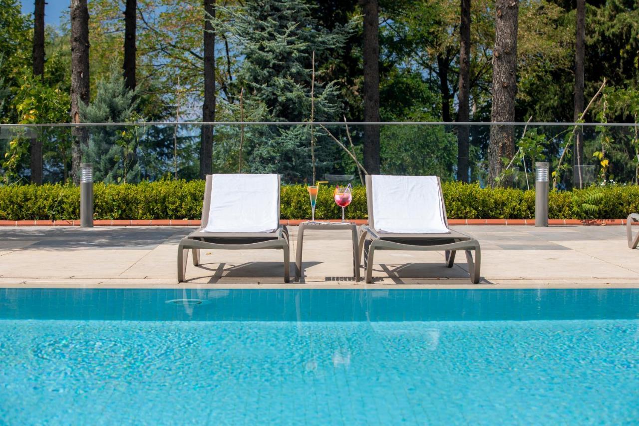 Radisson Blu Hotel Trabzon Eksteriør bilde The swimming pool at the hotel