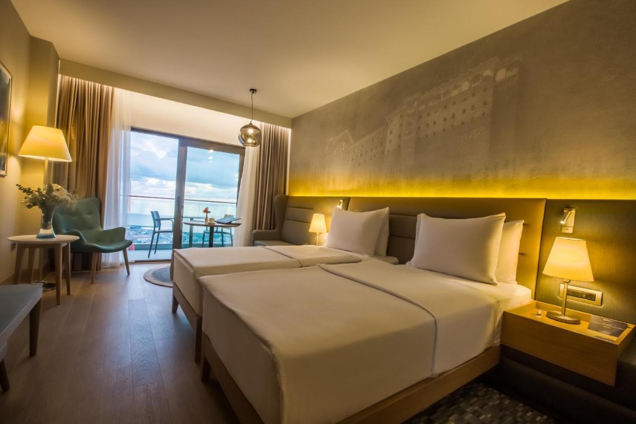 Radisson Blu Hotel Trabzon Eksteriør bilde A room at the hotel